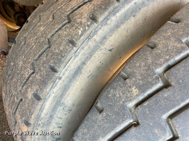 image for item NT9443 1990 Heil  tank trailer