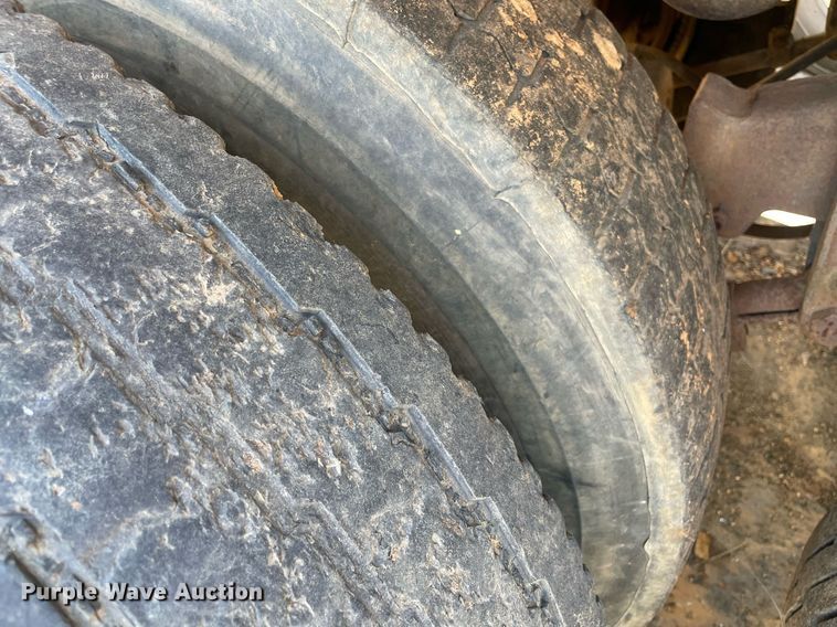 image for item NT9443 1990 Heil  tank trailer