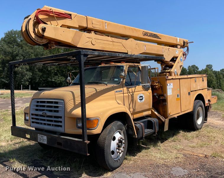 image for item NT9444 1999 Ford F800  bucket truck