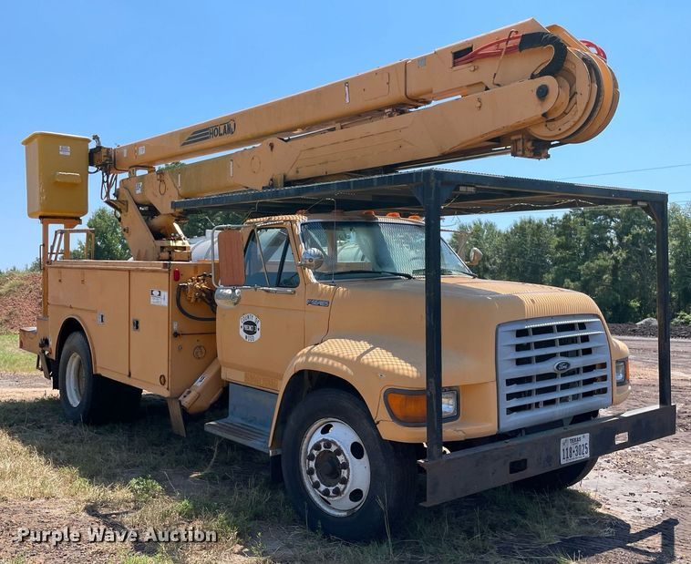 image for item NT9444 1999 Ford F800  bucket truck