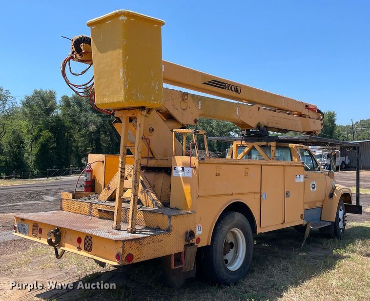 image for item NT9444 1999 Ford F800  bucket truck