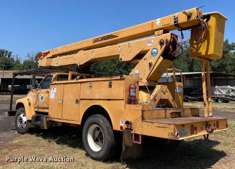 image for item NT9444 1999 Ford F800  bucket truck