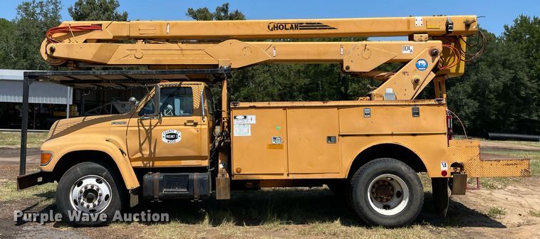 image for item NT9444 1999 Ford F800  bucket truck