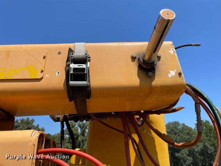 image for item NT9444 1999 Ford F800  bucket truck