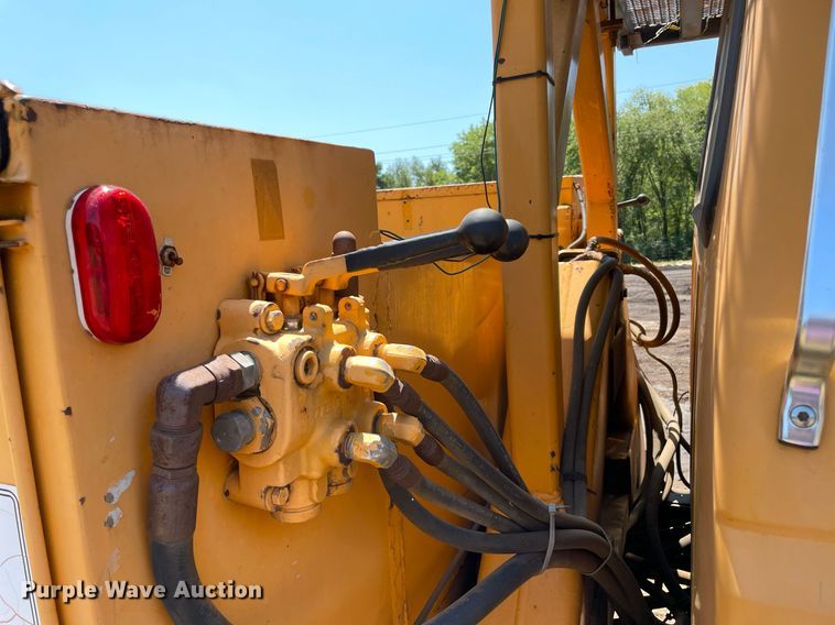 image for item NT9444 1999 Ford F800  bucket truck