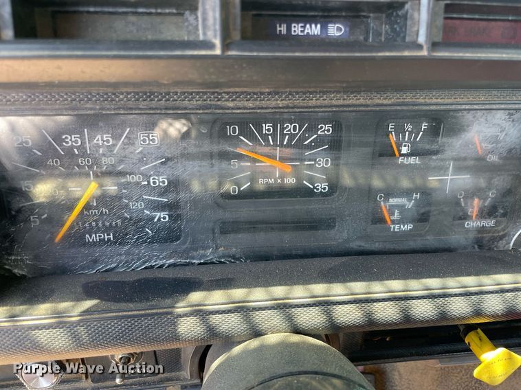 image for item NT9444 1999 Ford F800  bucket truck