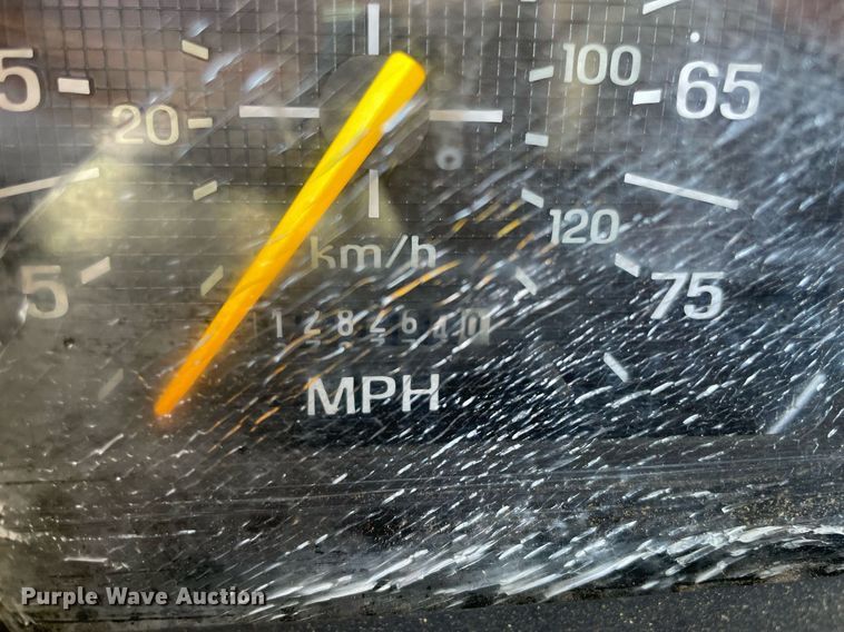 image for item NT9444 1999 Ford F800  bucket truck