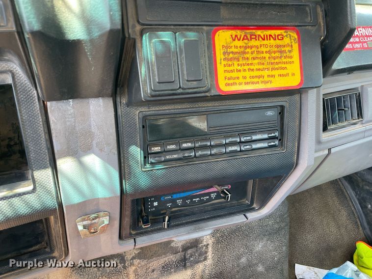 image for item NT9444 1999 Ford F800  bucket truck