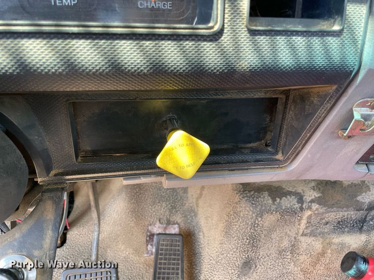 image for item NT9444 1999 Ford F800  bucket truck