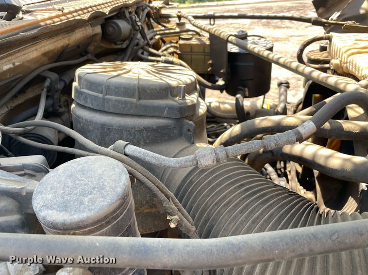 image for item NT9444 1999 Ford F800  bucket truck