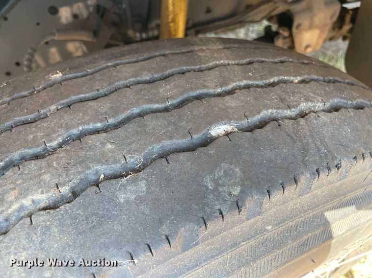 image for item NT9444 1999 Ford F800  bucket truck