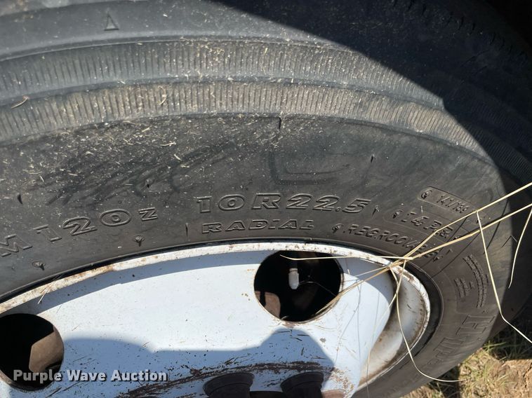 image for item NT9444 1999 Ford F800  bucket truck