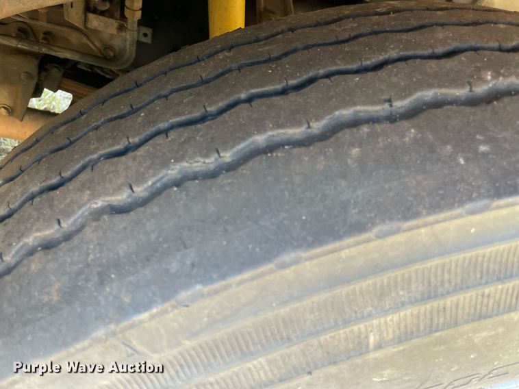 image for item NT9444 1999 Ford F800  bucket truck