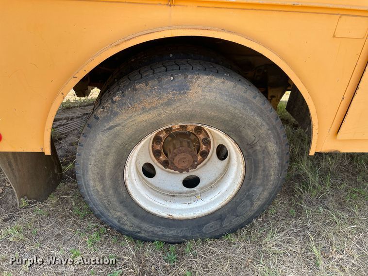 image for item NT9444 1999 Ford F800  bucket truck