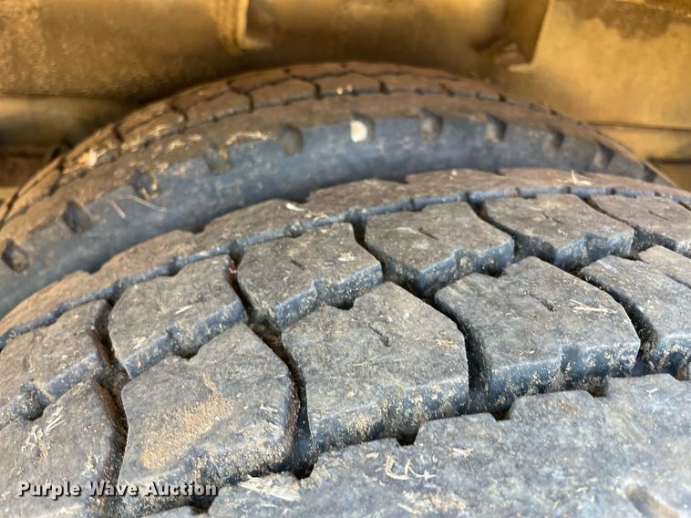 image for item NT9444 1999 Ford F800  bucket truck