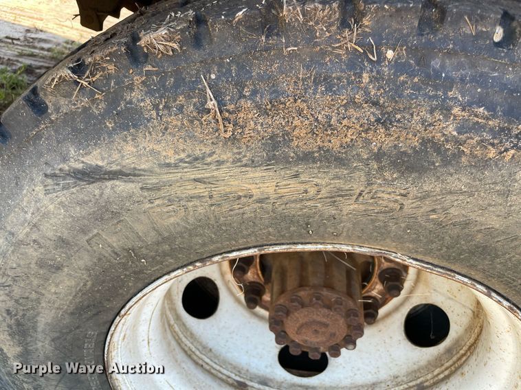 image for item NT9444 1999 Ford F800  bucket truck