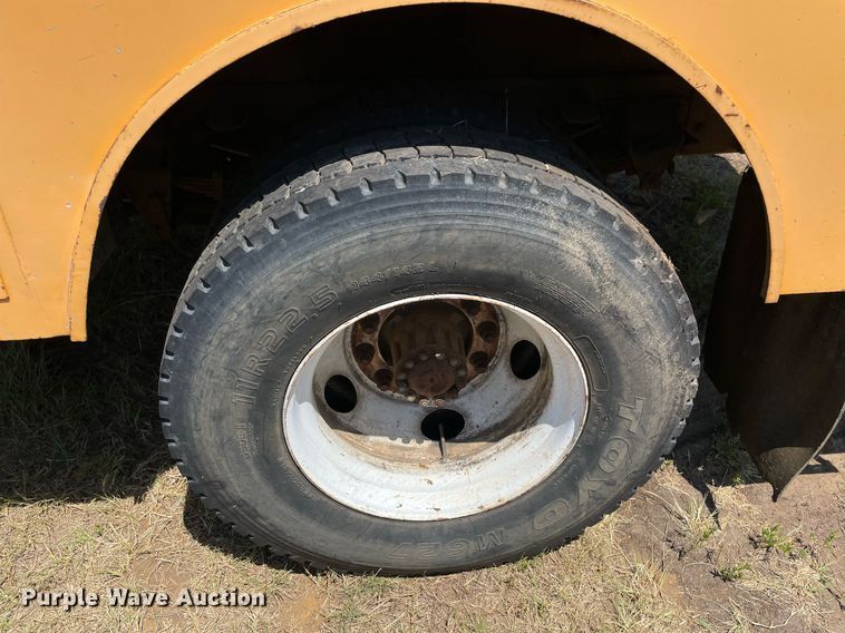 image for item NT9444 1999 Ford F800  bucket truck