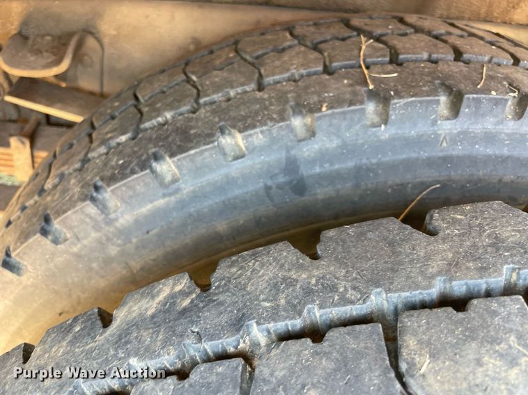 image for item NT9444 1999 Ford F800  bucket truck