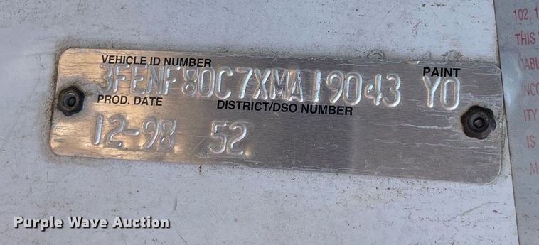 image for item NT9444 1999 Ford F800  bucket truck