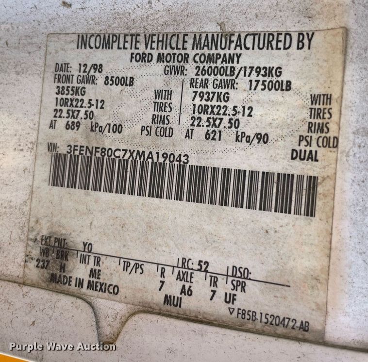 image for item NT9444 1999 Ford F800  bucket truck