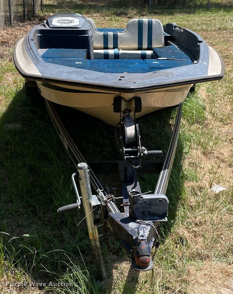 image for item NT9447 1985 Stratos 375-V  boat