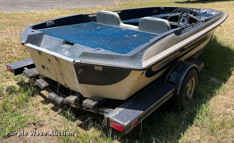 image for item NT9447 1985 Stratos 375-V  boat