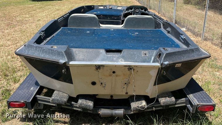 image for item NT9447 1985 Stratos 375-V  boat