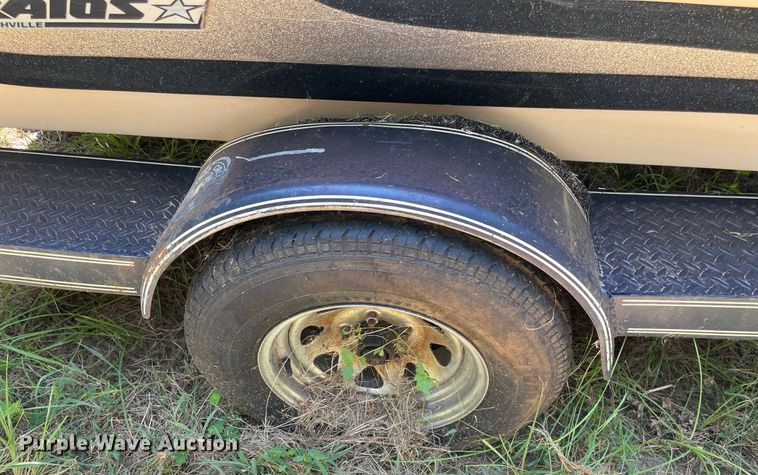 image for item NT9447 1985 Stratos 375-V  boat