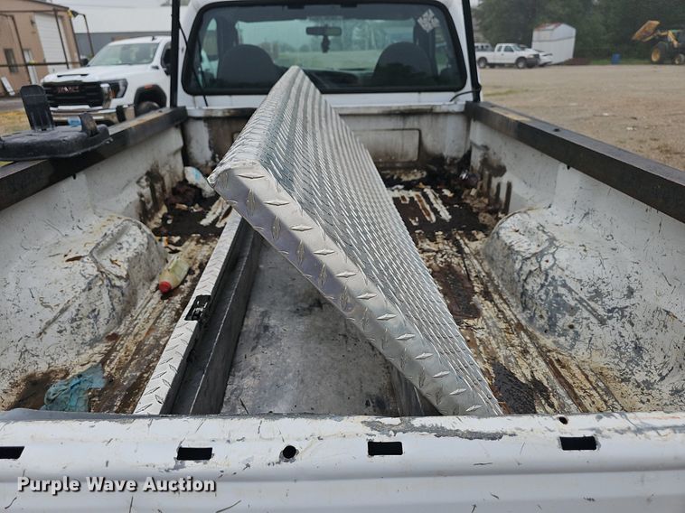 image for item NT9915 2007 Ford F250 Super Duty XL  pickup truck