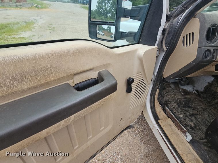 image for item NT9918 2008 Ford F250 Super Duty XL  pickup truck