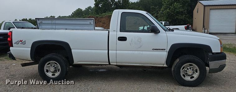 image for item NT9919 2003 Chevrolet Silverado 2500HD  pickup truck