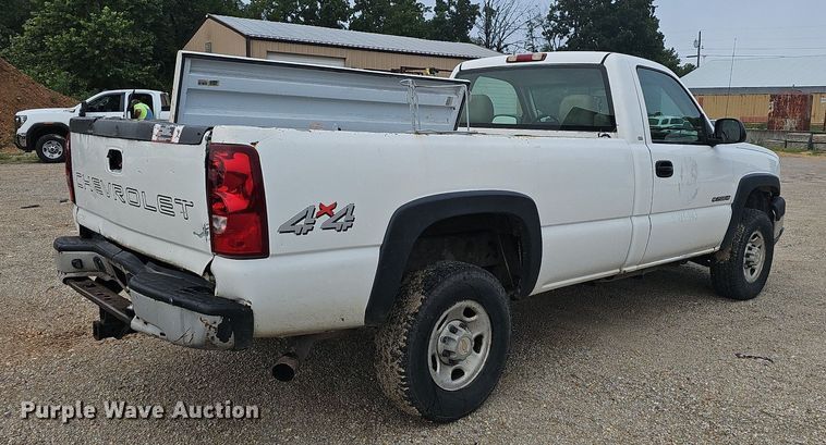 image for item NT9919 2003 Chevrolet Silverado 2500HD  pickup truck