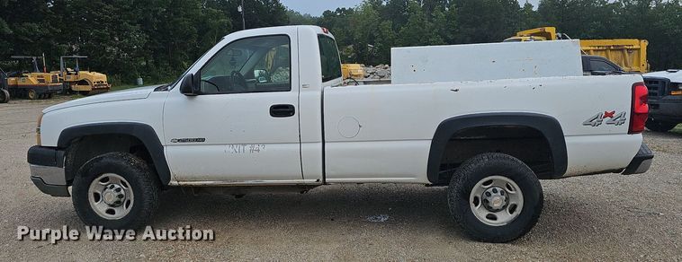 image for item NT9919 2003 Chevrolet Silverado 2500HD  pickup truck