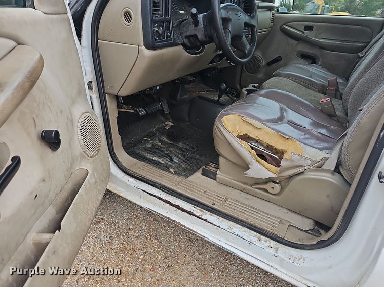 image for item NT9919 2003 Chevrolet Silverado 2500HD  pickup truck