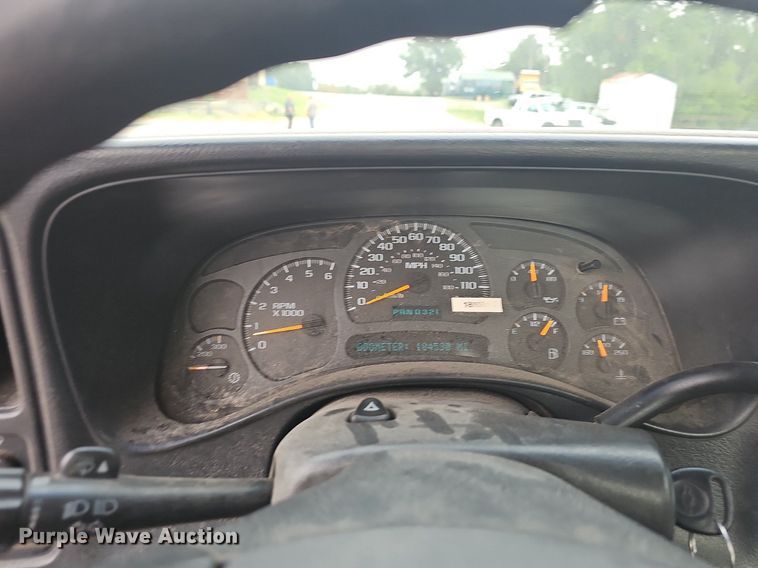 image for item NT9919 2003 Chevrolet Silverado 2500HD  pickup truck