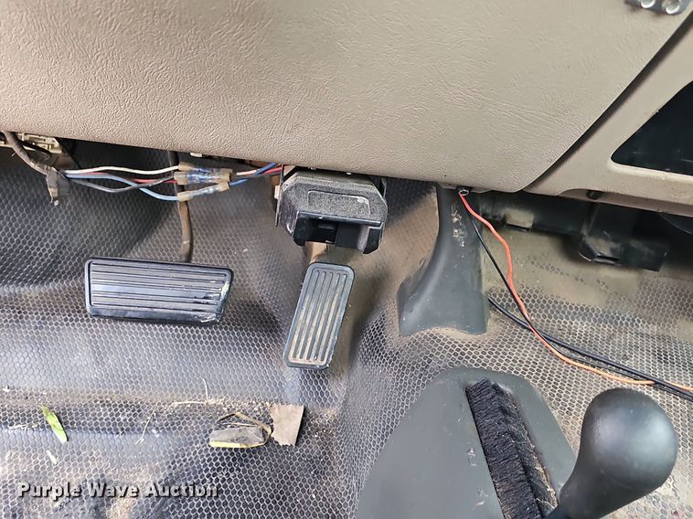 image for item NT9919 2003 Chevrolet Silverado 2500HD  pickup truck