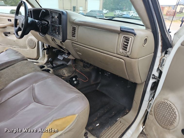 image for item NT9919 2003 Chevrolet Silverado 2500HD  pickup truck