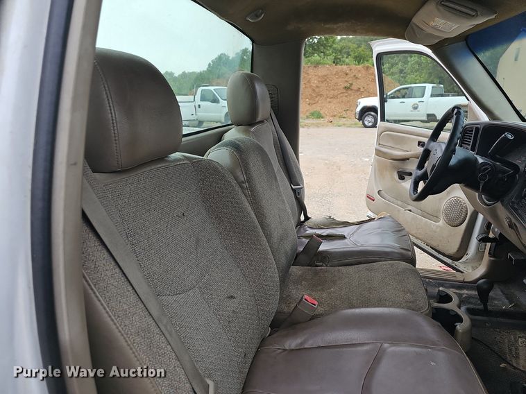 image for item NT9919 2003 Chevrolet Silverado 2500HD  pickup truck