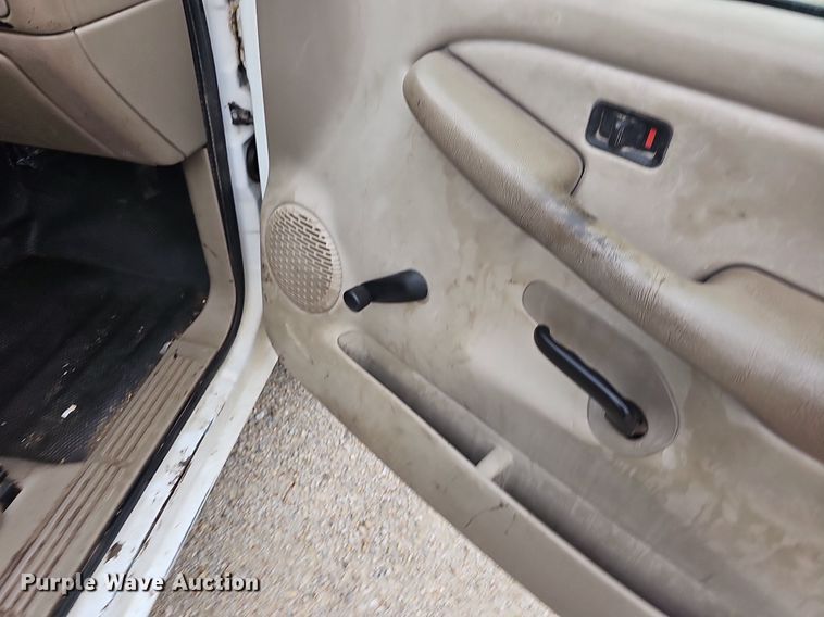 image for item NT9919 2003 Chevrolet Silverado 2500HD  pickup truck