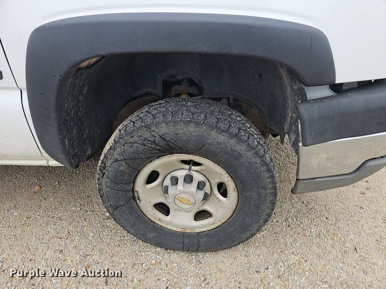 image for item NT9919 2003 Chevrolet Silverado 2500HD  pickup truck