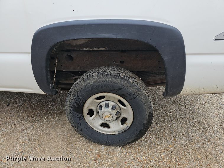 image for item NT9919 2003 Chevrolet Silverado 2500HD  pickup truck