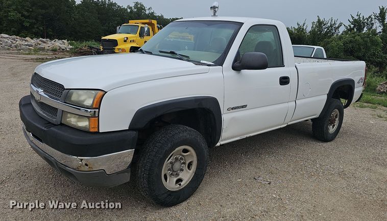 image for item NT9920 2003 Chevrolet Silverado 2500HD  pickup truck