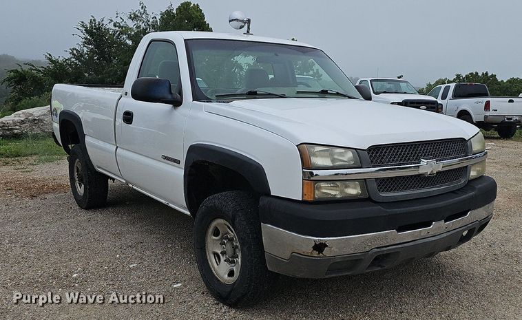 image for item NT9920 2003 Chevrolet Silverado 2500HD  pickup truck