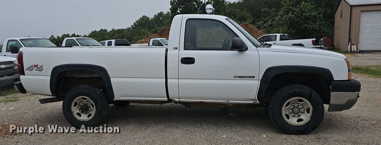 image for item NT9920 2003 Chevrolet Silverado 2500HD  pickup truck