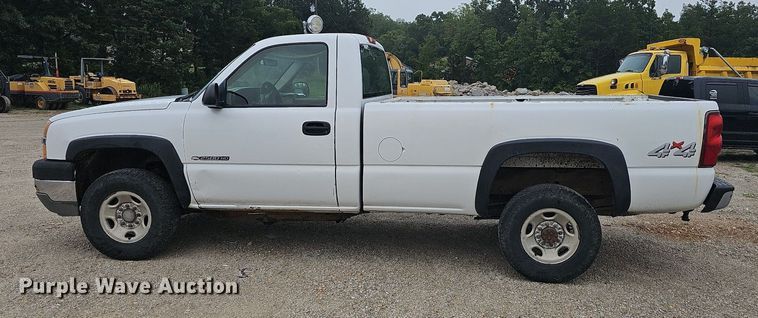 image for item NT9920 2003 Chevrolet Silverado 2500HD  pickup truck