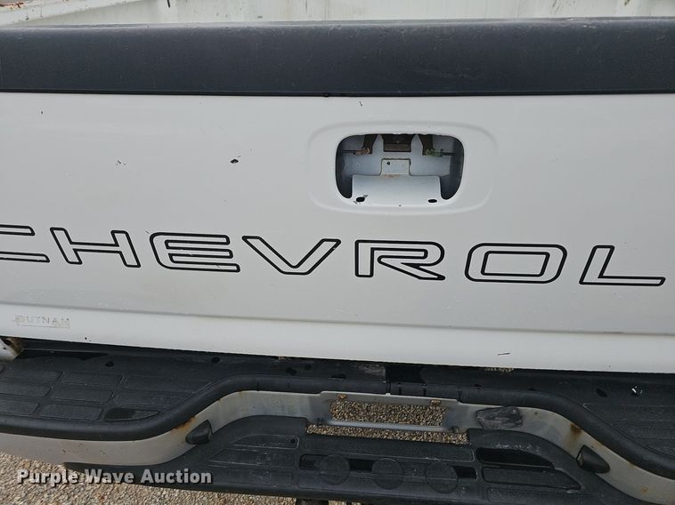image for item NT9920 2003 Chevrolet Silverado 2500HD  pickup truck
