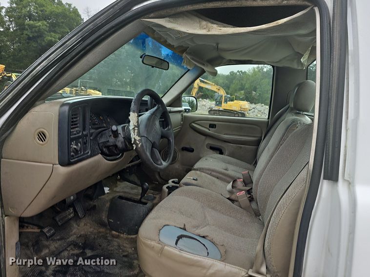 image for item NT9920 2003 Chevrolet Silverado 2500HD  pickup truck