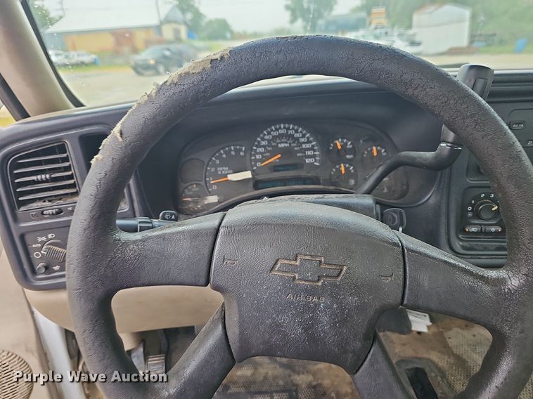 image for item NT9920 2003 Chevrolet Silverado 2500HD  pickup truck