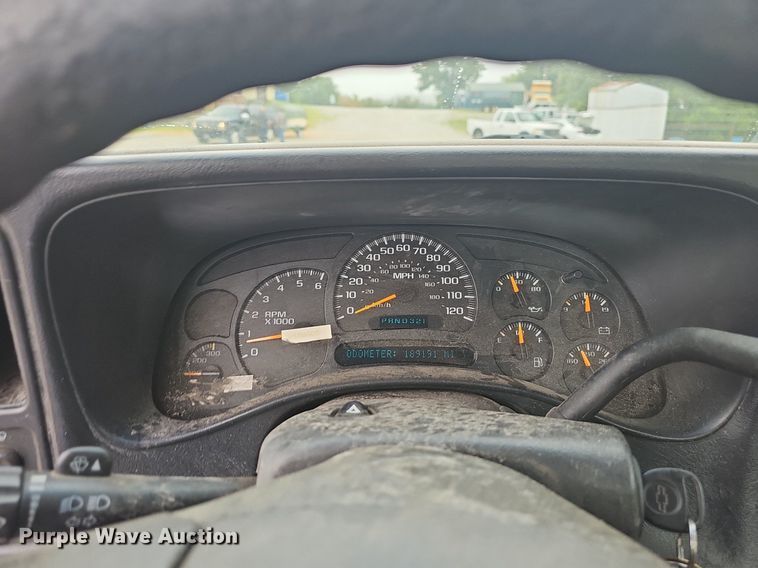 image for item NT9920 2003 Chevrolet Silverado 2500HD  pickup truck