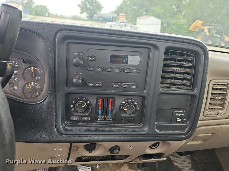 image for item NT9920 2003 Chevrolet Silverado 2500HD  pickup truck